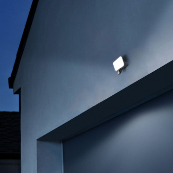 Prožektors ar sensoru LED 30W, 2400Lm 5000K, VLE-F3-0305B-S (sensors 2-12m, 10sec-7min, 10-2000lx, <120*), VIDEX F3-PIR (neitrāli balta gaisma)