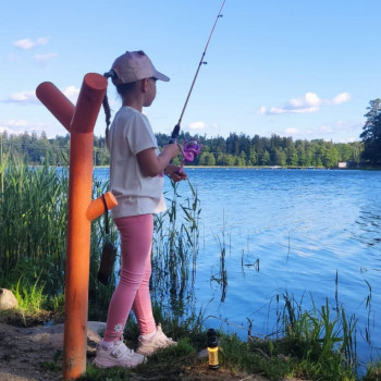 Pārnēsājams, uzlādējams odu - insektu atbaidīšanas līdzeklis Mosquito Repellent Flextail Tiny Repel (3-in-1) funkcijas: 1-Pret odu līdzeklis (zonas 3m vai 9m), 2-LED lukturis, 3-Power Bank (4800mAh), melns