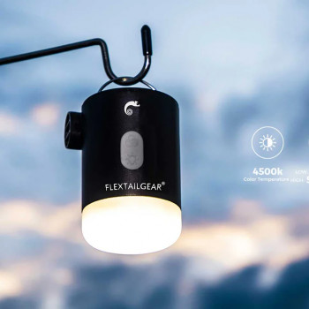 Pārnēsājams, uzlādējams mini pumpis Flextail Max Pump 2 PRO-W (4-in-1) funkcijas: 1-Gaisa pumpis, 2-Vakuma sūknis, 3-LED lukturis, 4-Power Bank (3600mAh), balts