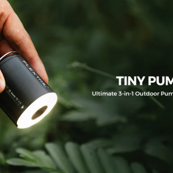 Pārnēsājams, uzlādējams mini pumpis Flextail Tiny Pump 2X-B (3-in-1) funkcijas: 1-Gaisa pumpis, 2-Vakuma sūknis, 3-LED lukturis, balts
